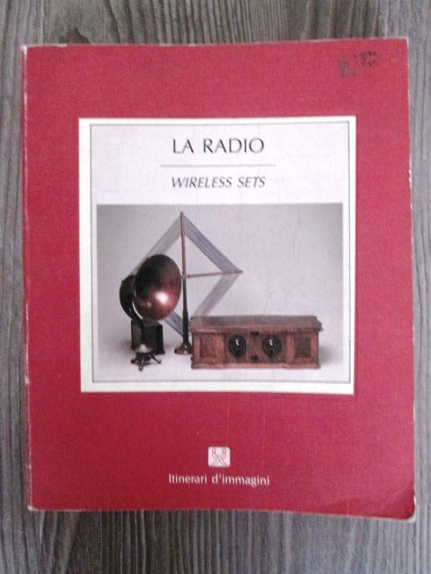 La radio. Wireless sets.